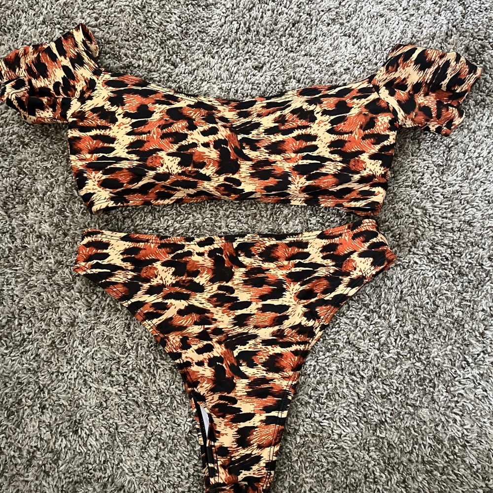 Leopard Print Off-Shoulder Bikini Set - Picture 3 of 3
